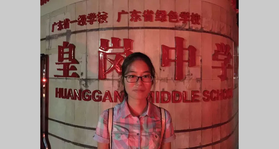 013-別看這副瘦弱肩膀可是可以扛起大梁的哦！此時已經華燈初上了，來個影吧，留一個紀念